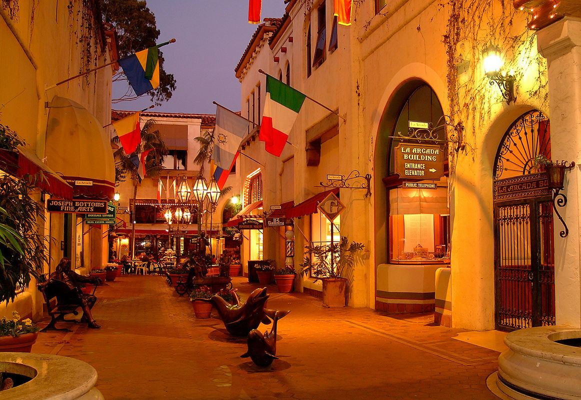 Paradise Retreats Ablitt House in Downtown Luxury Vacation