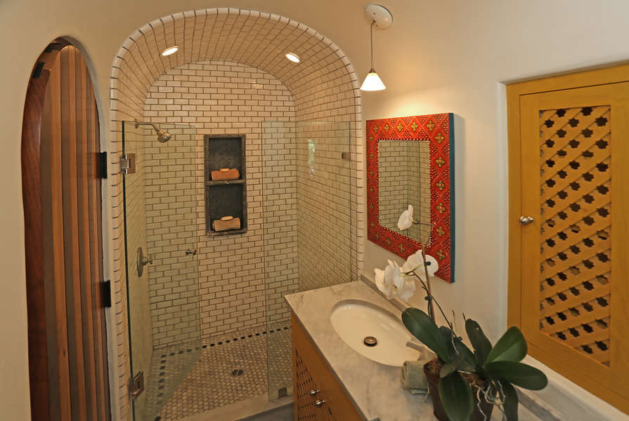 Paradise Retreats Ablitt House in Downtown Luxury Vacation