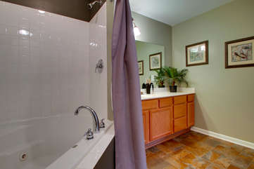 C422-1 Apple Hideaway