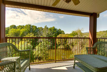 C422-1 Apple Hideaway